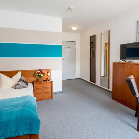 Stadtfeld מלון 3*