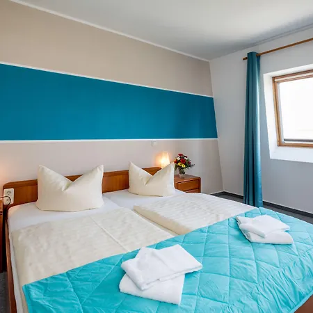 מלון Stadtfeld 3*