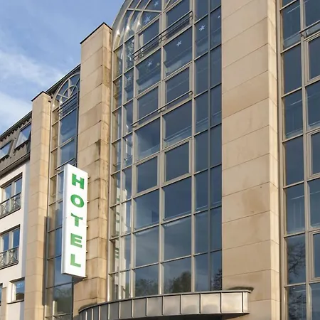 Stadtfeld מלון 3*